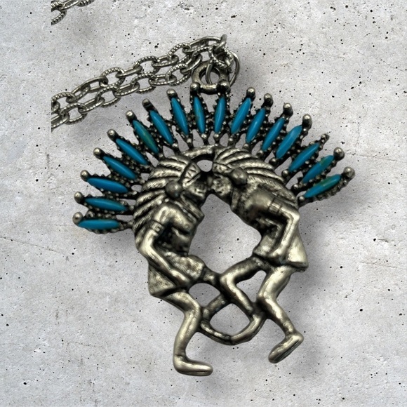 VINTAGE SILVERTONE DANCING CHIEFS FAUX TURQUOISE PENDANT - Picture 2 of 4